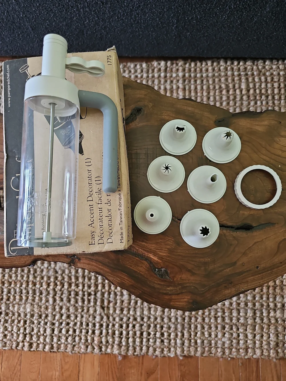 The Pampered Chef Easy Accent Decorator